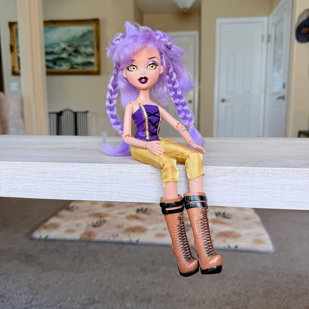 Bratzillaz “Glam Gets Wicked” Yasmina Clairvoya Doll 2012
